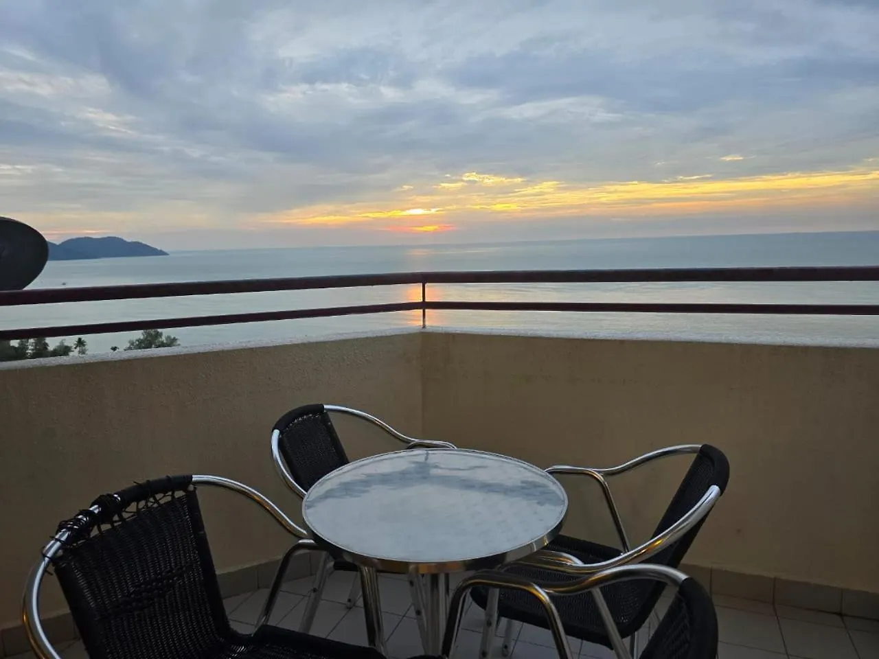 Aloka Seaview Apartment Batu Ferringhi
