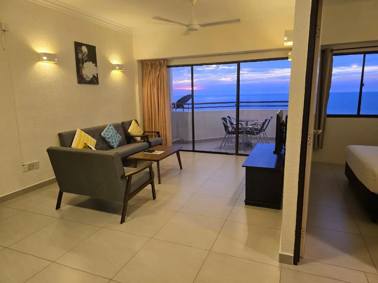 Aloka Seaview Apartment Batu Ferringhi